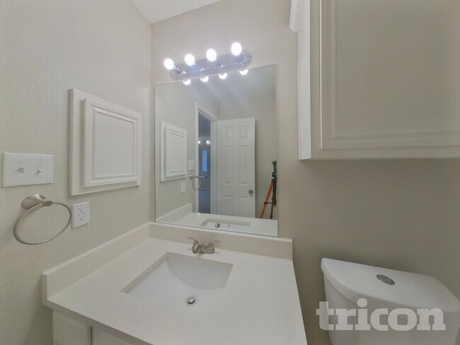 Building Photo - 3018 Blue Jay Ln