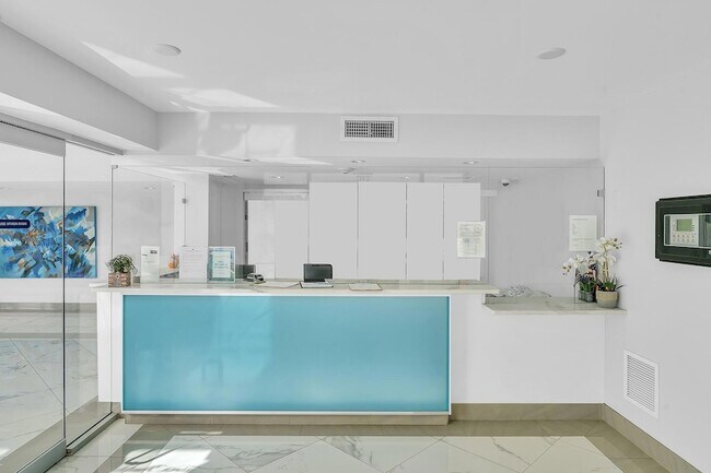 Building Photo - 525 N Ocean Blvd