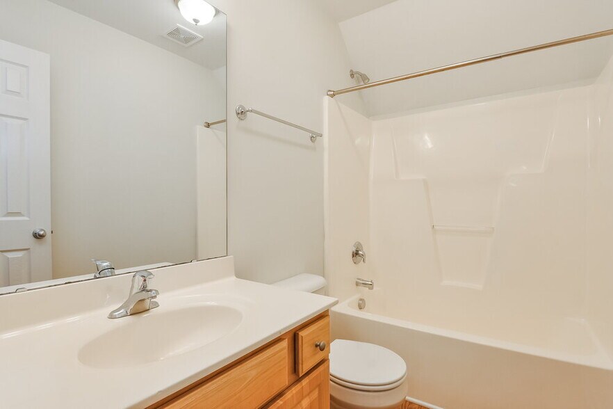 Building Photo - 180 Willowbrook Cir