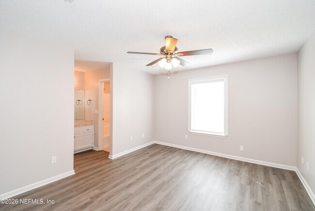 Building Photo - 13006 Staffordshire Dr S