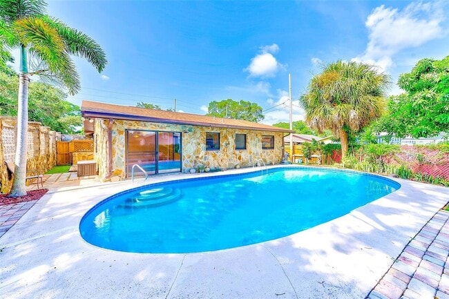 Building Photo - 3471 14th Ave N