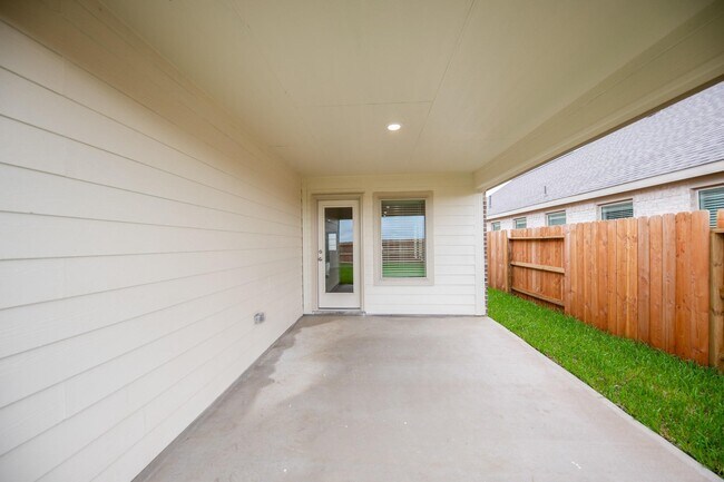 Building Photo - 7406 Bartoncliff Dr