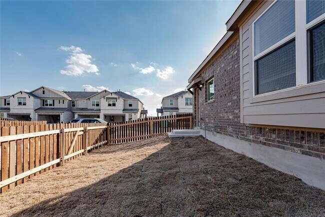 Building Photo - Beautiful townhome/condo located in Pfluge...