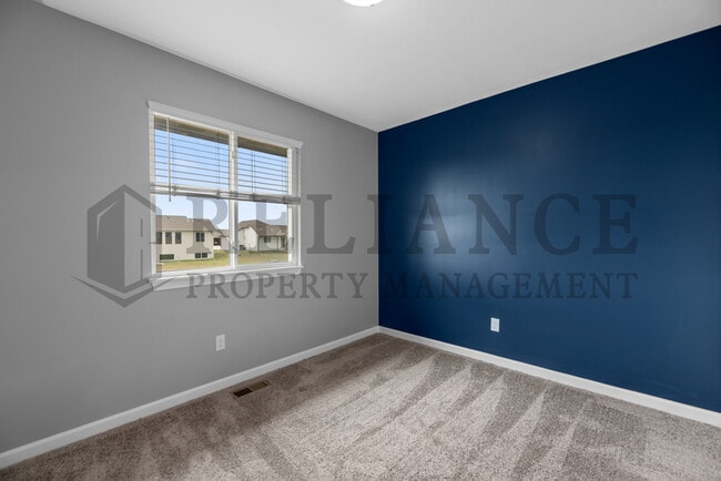 Building Photo - 1558 N Aster Cir