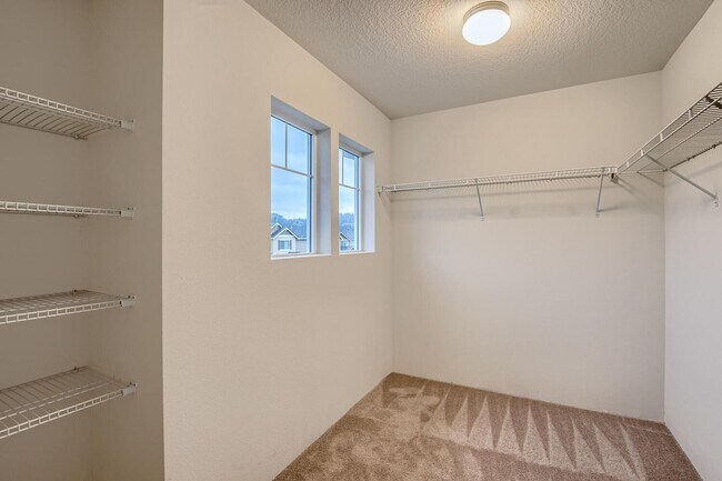 Building Photo - Beautiful Gresham Single-Family Home COMING SOON with a SPECIAL OFFER of $150 credit on your firs...