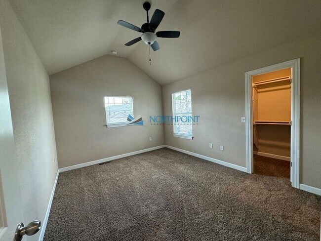 Building Photo - 815 Raven Court