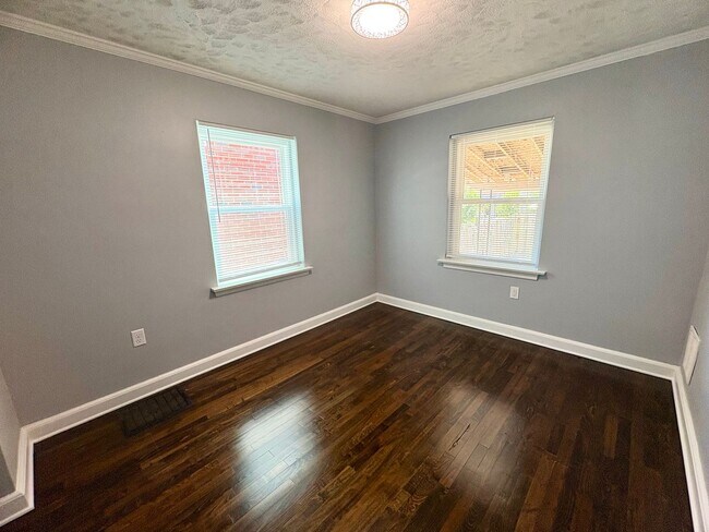 Building Photo - 2 Bedroom Available in Lancaster!