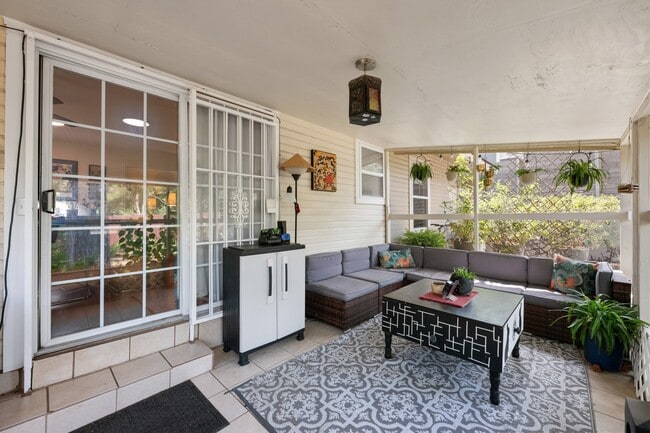 Building Photo - 2702 Little John Ln