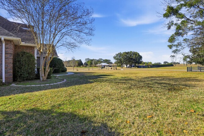 Building Photo - Ivy Park Brick Home 4 bedroom 3 1/2 baths