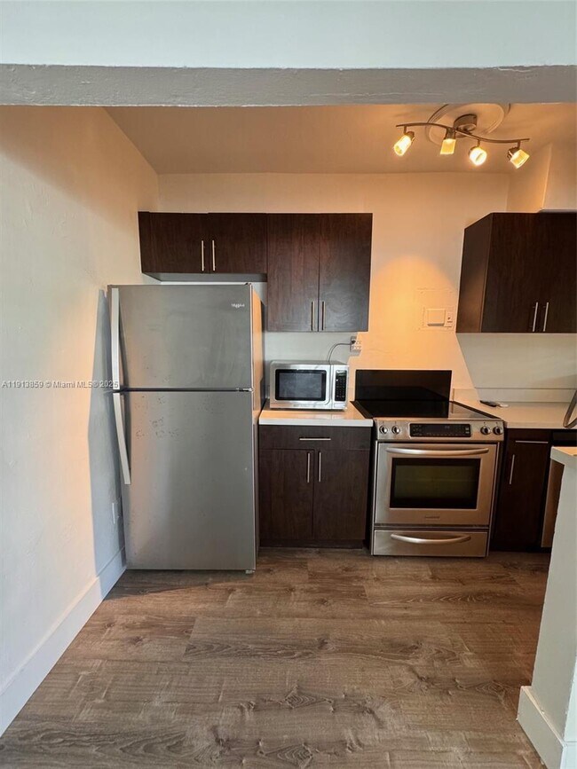 Building Photo - 570 NE 69th St