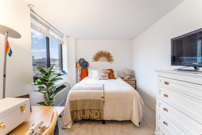 Building Photo - 300 Newark St.