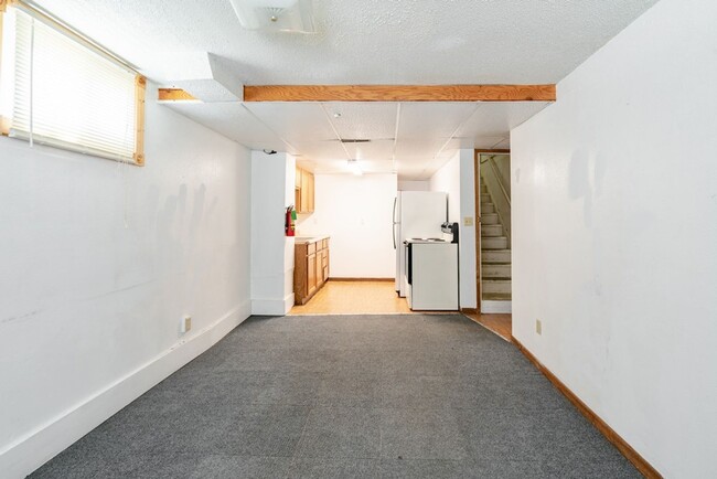 Building Photo - 804 W 18th St