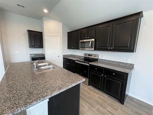 Building Photo - 5808 Utopia Dr