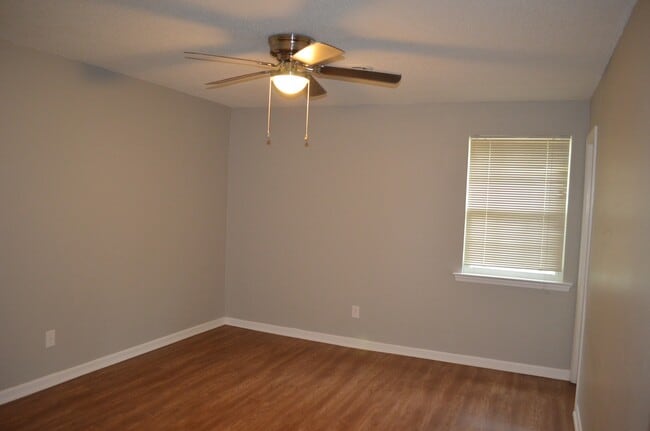 Building Photo - 254 W Wynngate Dr