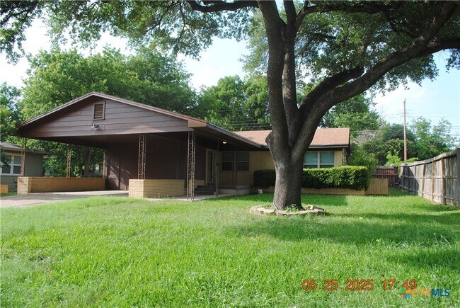Primary Photo - 106 E Young Ave