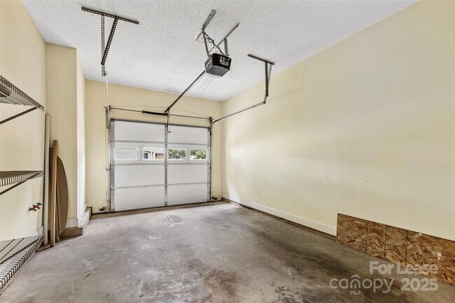 Building Photo - 3834 Thomas Ridge Dr