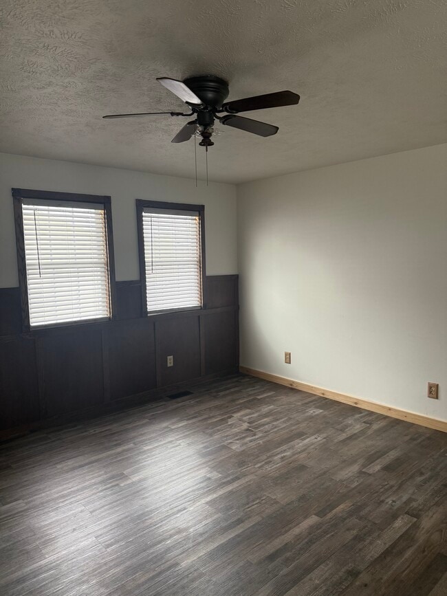 Building Photo - 12967 Roughys Dr