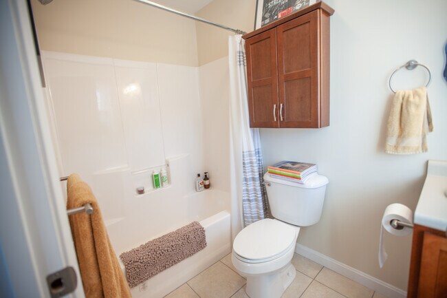 Building Photo - 9 Falkland Pl