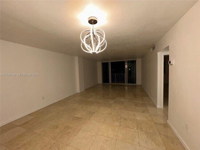 Building Photo - 10350 W Bay Harbor Dr