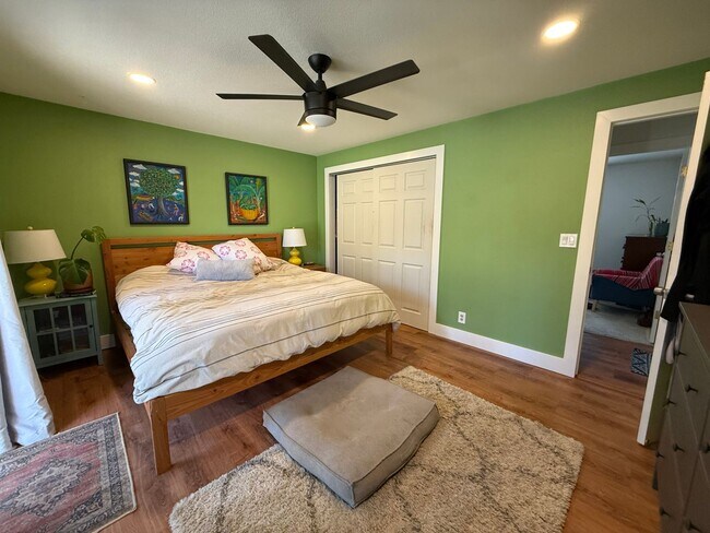 Building Photo - Spacious 4 Bed/3 Single Family Home in SW Bend - Large Backyard