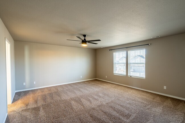 Building Photo - 3684 Saguaro Cir