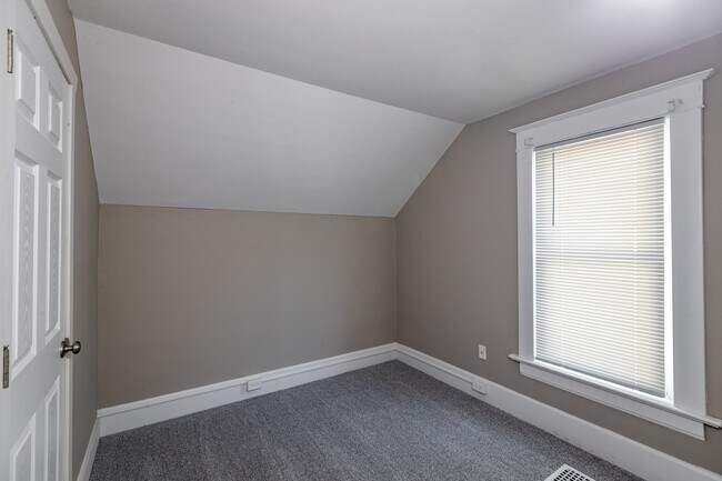 Building Photo - 324 Copeland Ave