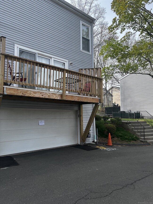 Building Photo - 30 Glenview Dr