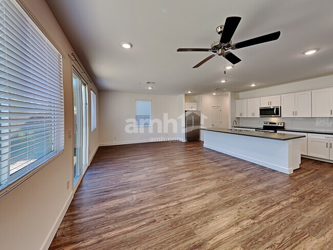 Building Photo - 3376 Blodwen St