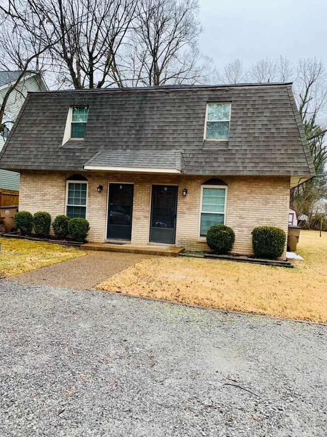 Building Photo - Inglewood 2 BR 1.5 Bath duplex available O...