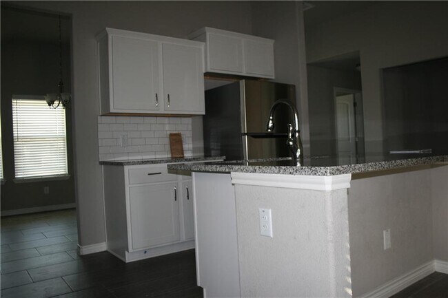 Building Photo - 6100 Cordillera Dr