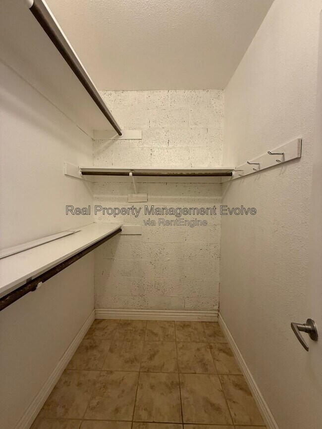 Building Photo - 4554 E Paradise Village Pkwy N