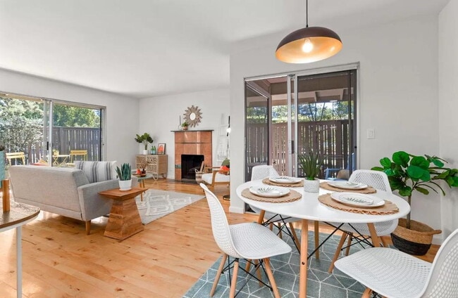 Building Photo - "Charming 1-Bed Santa Cruz Retreat with El...