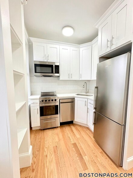 Building Photo - 175 Hemenway St