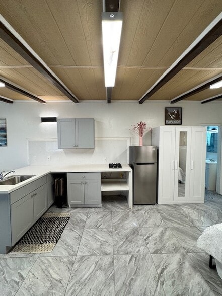 Building Photo - 4701 1/2 W 168th St