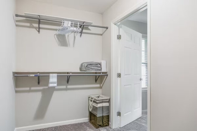 Building Photo - Horne Pl Main House