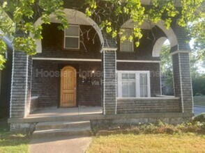 Building Photo - 1065 W 33rd St