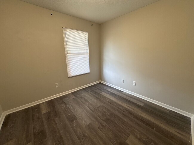 Building Photo - 2941 Rollingwood Dr