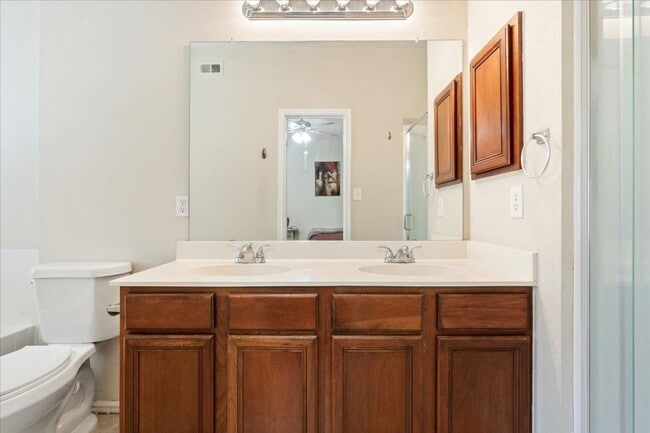 Building Photo - Charming 3/BR 2/BA One-Level Home in Round...