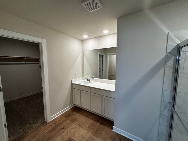 Building Photo - BRAND NEW 4 Bedroom 2 Bathroom home in Pie...