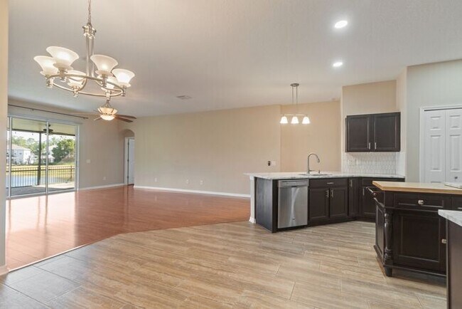 Building Photo - Executive Living Waits!