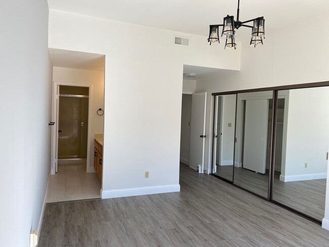 Building Photo - 201 Lagunaria Ln