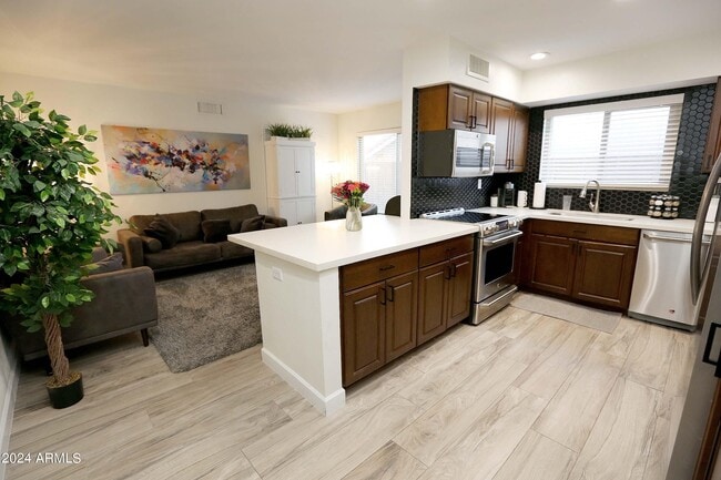 Building Photo - 11271 E Poinsettia Dr