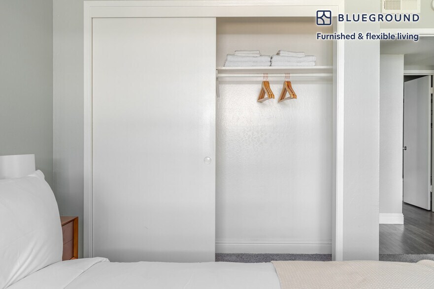 Building Photo - 2019 Shore Line Dr