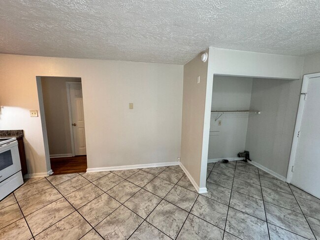 Building Photo - 6218 Dart Dr