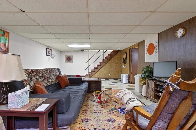 Building Photo - 1581 Biemeret St