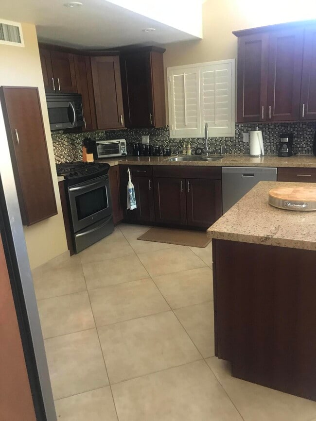 Building Photo - 3505 Ridgeview Cir S