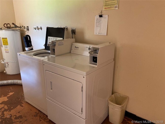 Building Photo - 950 Hillcrest Dr