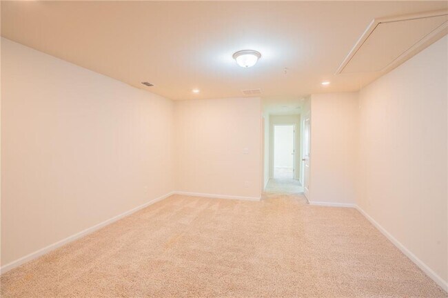 Building Photo - 1060 Sunny Lk Dr