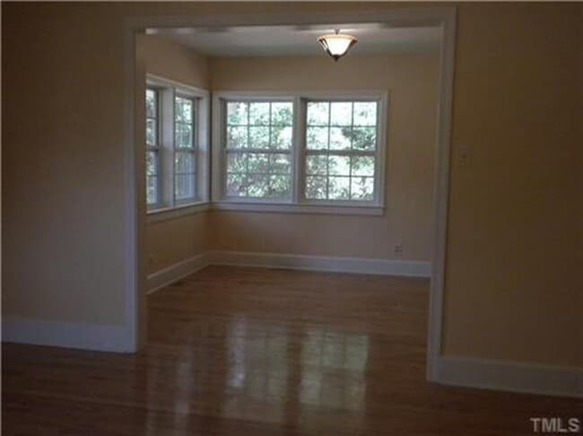 Building Photo - Spacious 4 Bed Close to Everything in Durham!