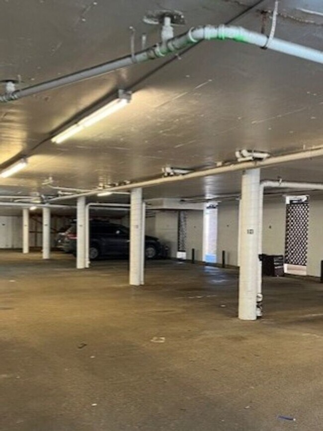 Building Photo - August 2026 Prelease! 2 Story, 2 BR 1.5 BA Condo at Wimbledon Condos